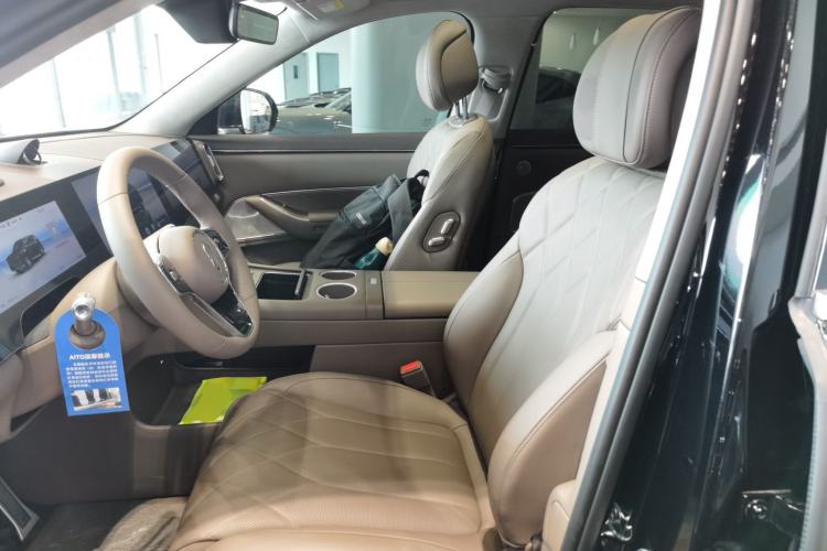 Used Hima AITO M8 2025 Model Pure Electric Ultra Six-Seat Four-Wheel-Drive Version
