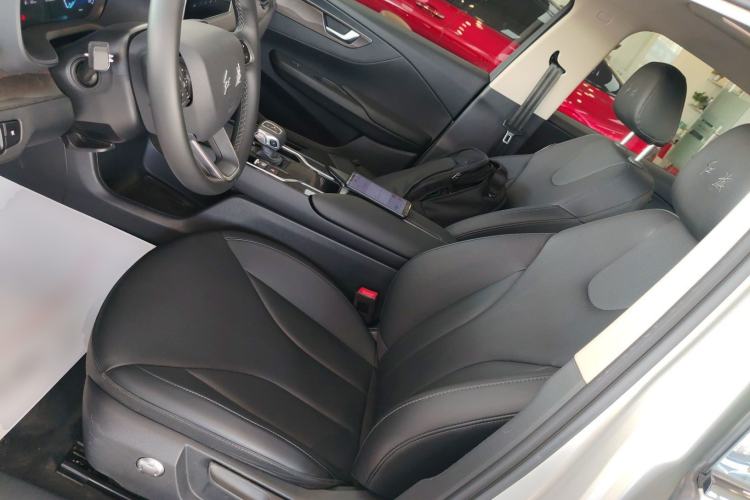 Used Hongqi E-QM5 2022 431 km Charge & Enjoy Edition
