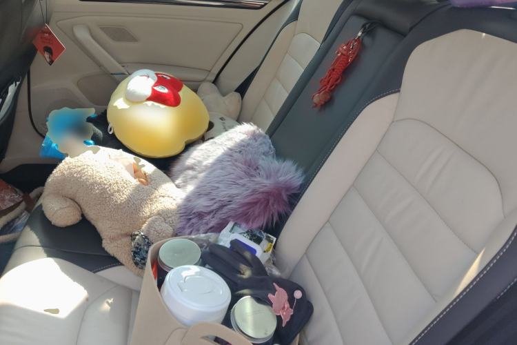 Used Volkswagen Lamando  Left Rear Seat