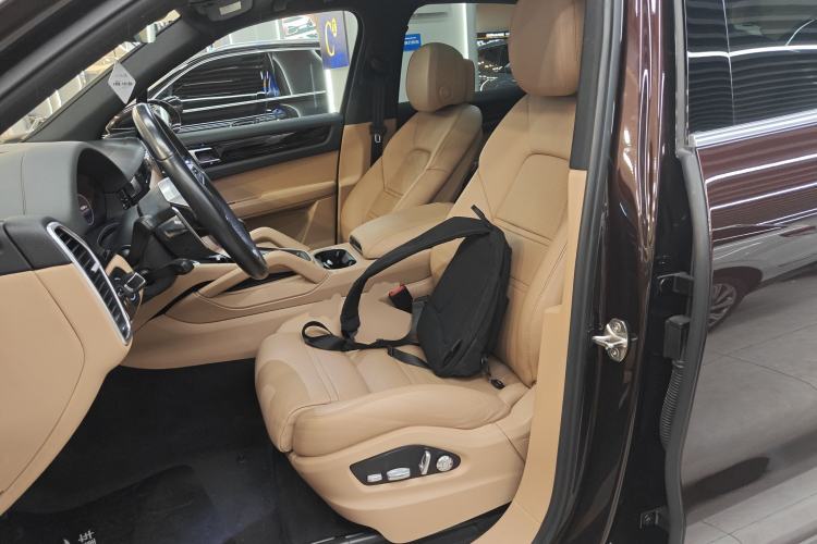 Used Porsche Cayenne E-Hybrid 2020 Cayenne E-Hybrid 2.0T Left Front Seat