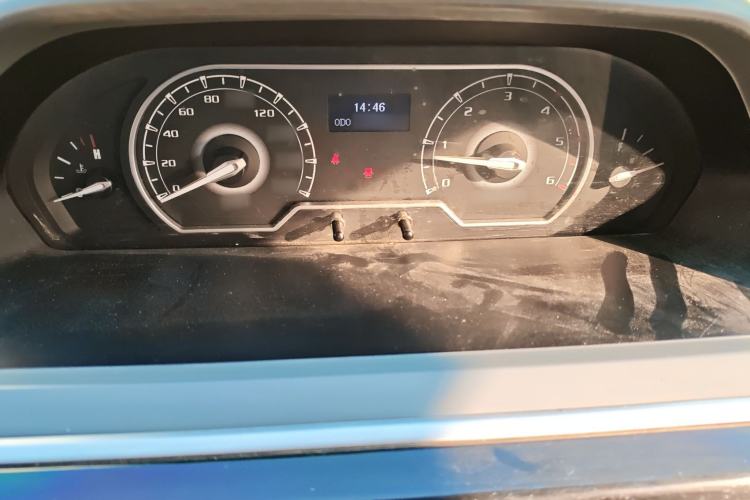 Used SAIC MAXUS Xintu V80 2019 2.5T Classic Edition 6-Speed Manual – Aoyuntong Modified Version Short Wheelbase Mid-Height Roof 5/6 Seats
