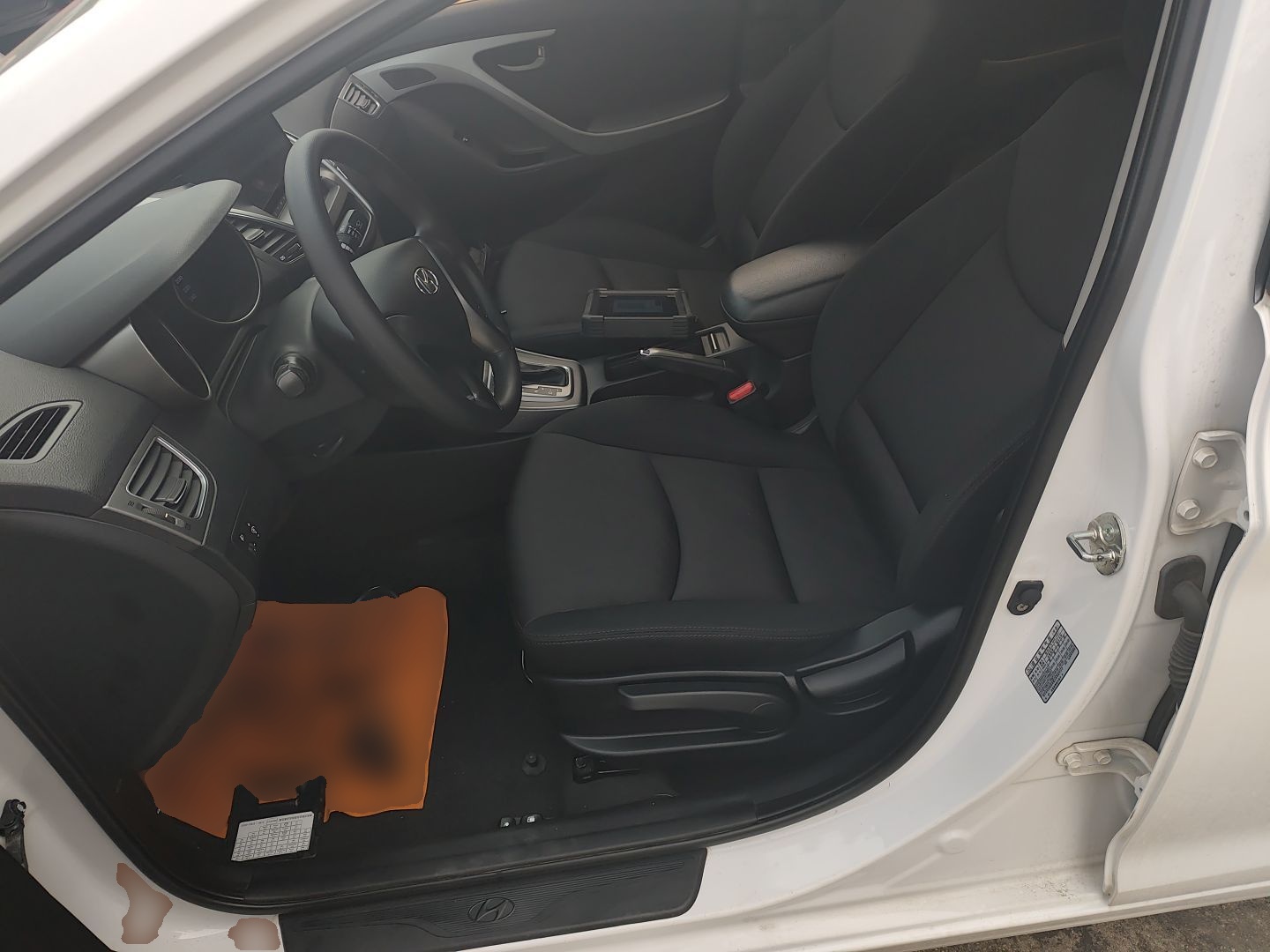 Переднее сиденье в автомобиле