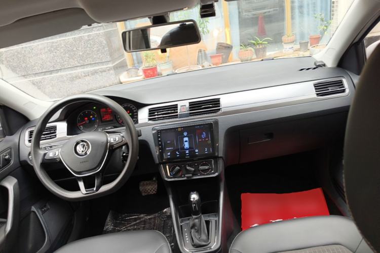 Used Volkswagen Santana 2018 1.5L Automatic Comfort Edition Center Console