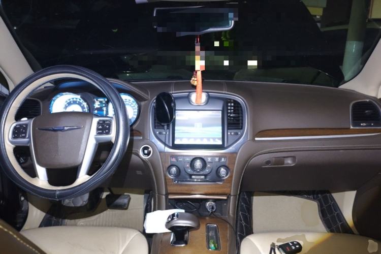 Used Chrysler 300C 2014 3.0L Excellence Edition Center Console