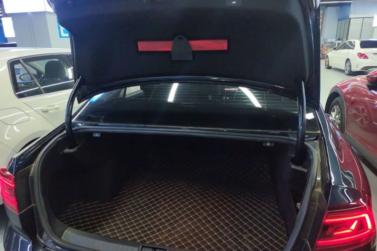 Used Volkswagen Magotan 2023 2 Million Units Commemorative Edition 330TSI DSG Luxury Version Trunk