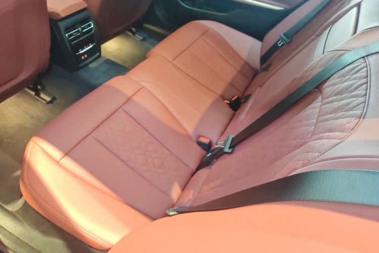 Used BMW i3 2024 eDrive 35 L
