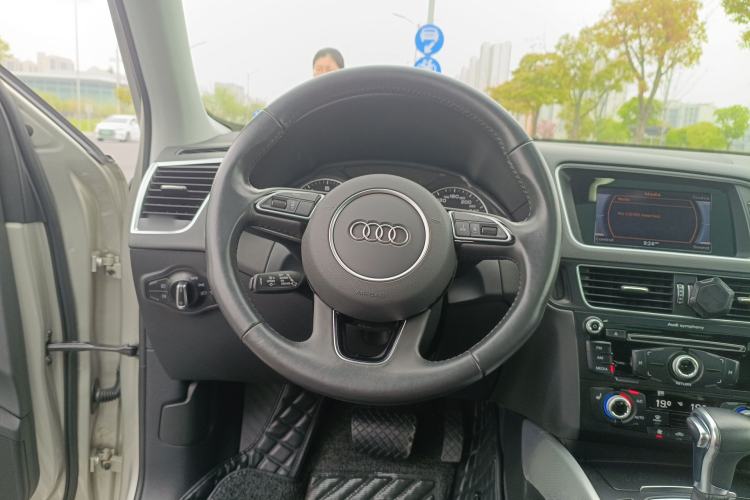 Used Audi Q5 2018 Collector's Edition 40 TFSI Technology Model Steering Wheel