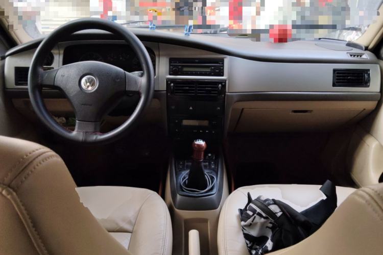 Used Volkswagen Santana Vista 2008 1.8L Manual Comfort Edition Center Console