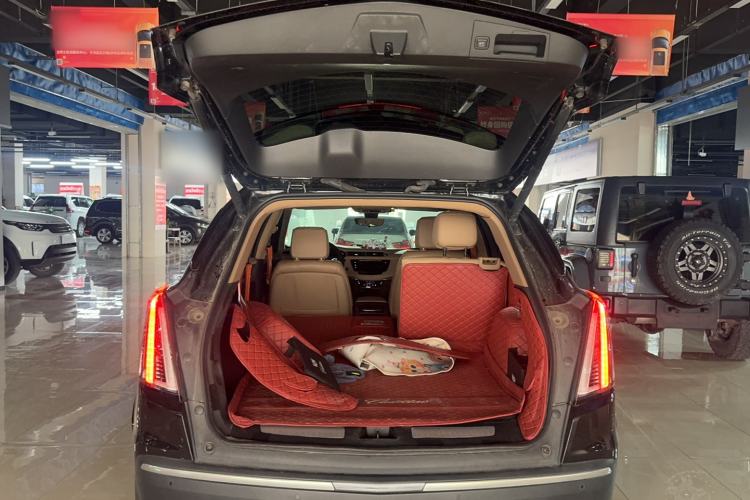 Used Cadillac XT5 2022 2.0T Four-Wheel Drive Platinum Edition Trunk