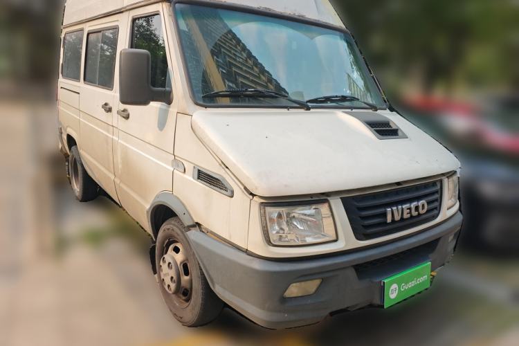 Used Iveco Daily 2017 2.5T A35 Passenger Van 5-7 Seats Model 47Z5
