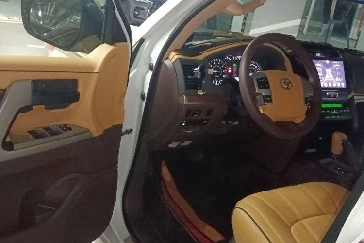 Used Toyota Land Cruiser 2015 4.0L 5-Seater Middle East Version
