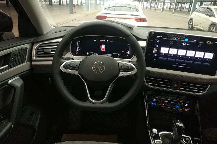 Used Volkswagen Tayron 2023 Revised Version 380TSI All-Wheel Drive R-Line High-Energy Edition Steering Wheel