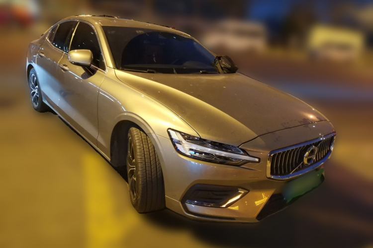 Used Volvo S60 2021 T4 Zhiyi Luxury Edition
