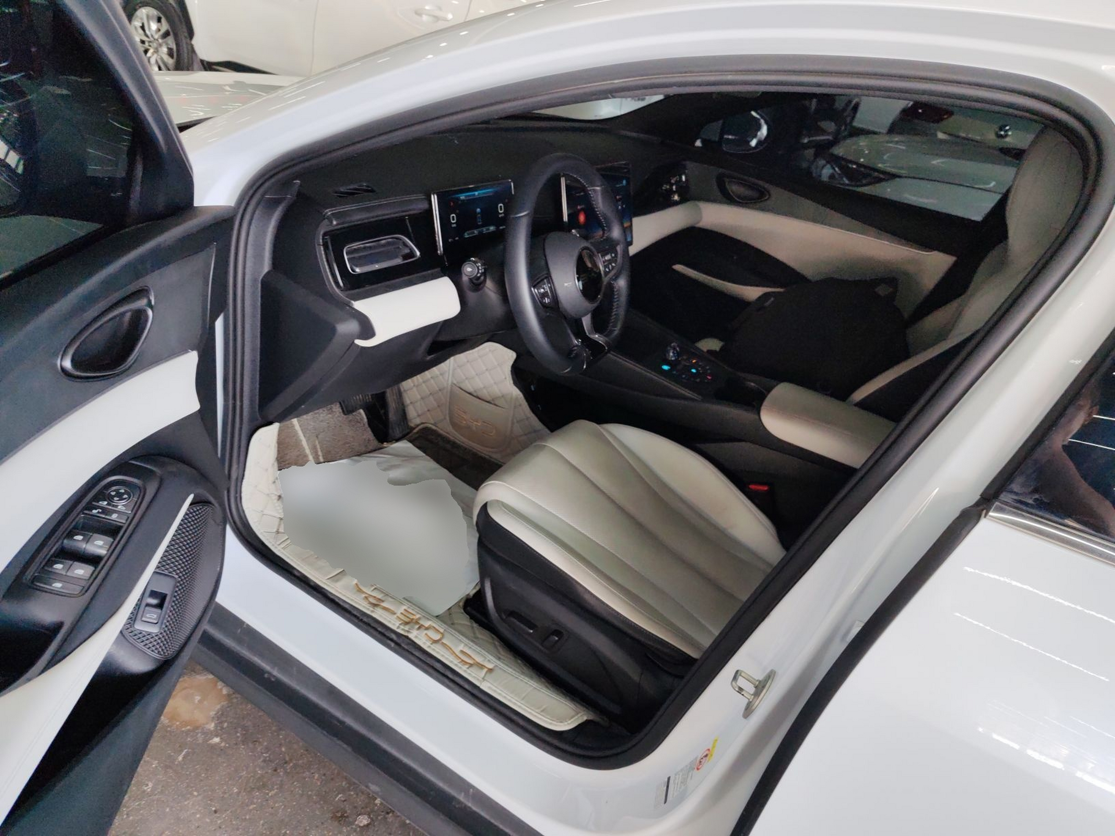 Переднее сиденье в автомобиле