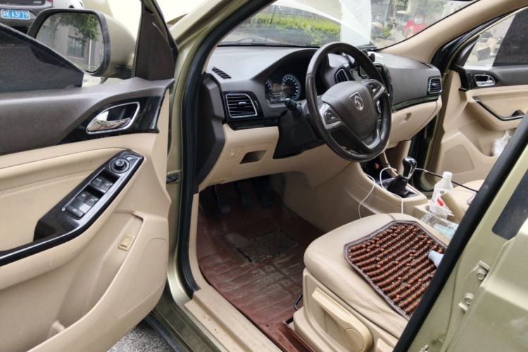 Used Baojun 730 2014 1.5L manual luxury trim 7 seats