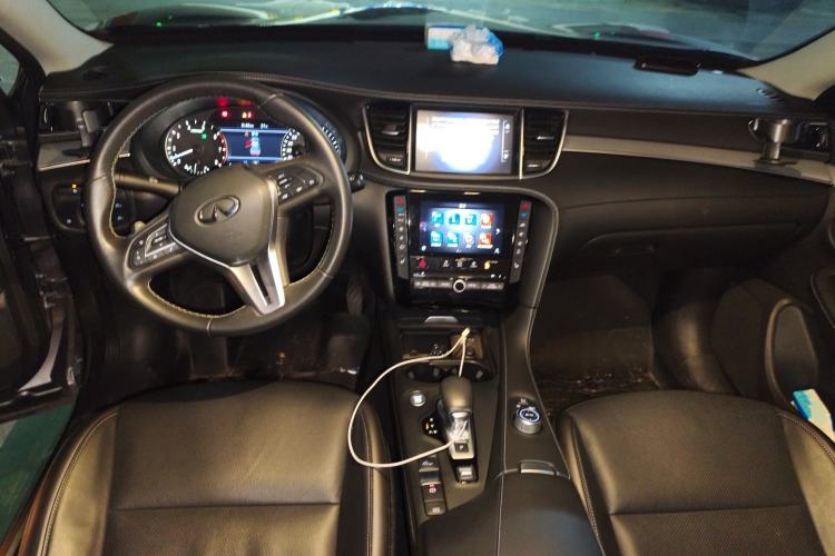 Used Infiniti QX50 2020 2.0T All-Wheel-Drive Elite Version Center Console