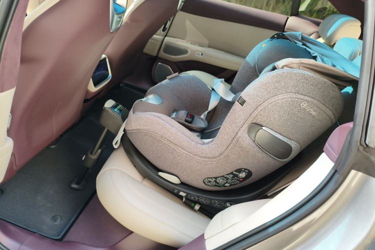 Used Xiaomi Auto YU7 2025 Ultra-Long Range High-Performance All-Wheel-Drive Max Edition
