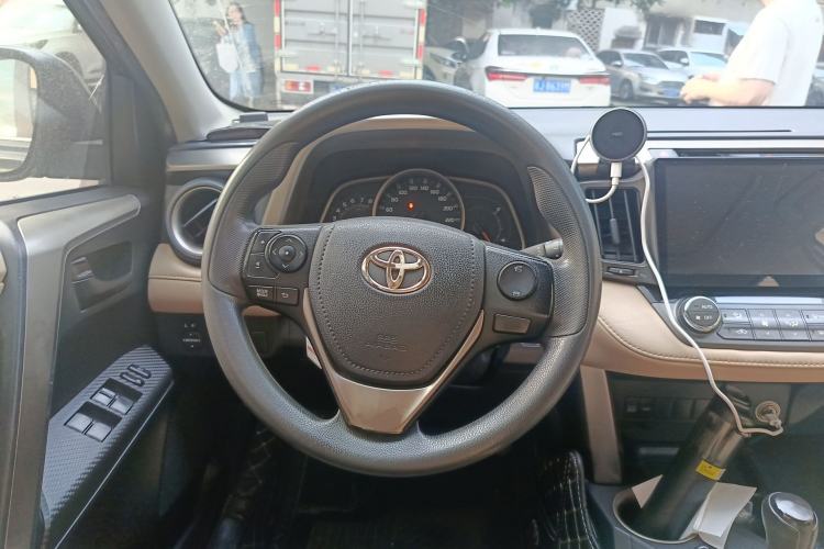 Used Toyota RAV4 2015 2.0L CVT Two-Wheel Drive Fashion Edition Steering Wheel
