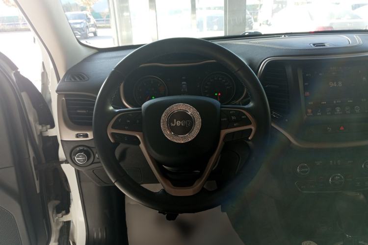 Used Jeep Cherokee 2017 2.0L Superior Edition
