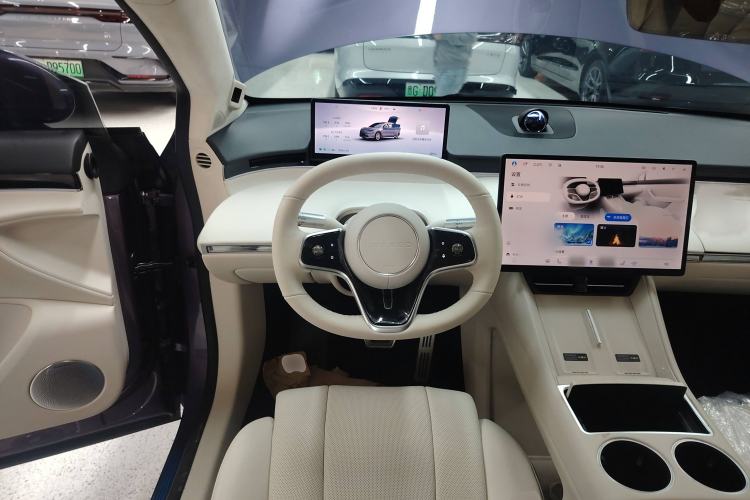 Used Hima Luxeed R7 2024 All-Electric 802 km Max
