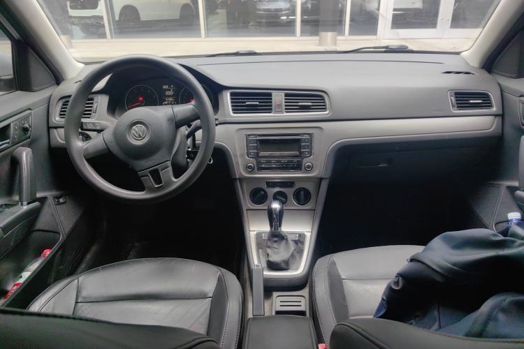 Used Volkswagen Lavida 2013 Restyled Classic 1.6L Automatic Comfort Edition Center Console