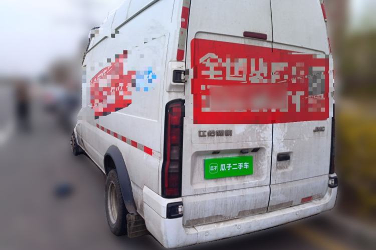 Used JMC Fushun 2023 2.0T Automatic Long-Wheelbase High-Roof Commercial Van—2/3 Seats