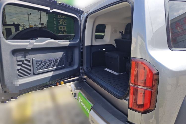 Used Formula Leopard Leopard 5 2023 Navigator Edition
