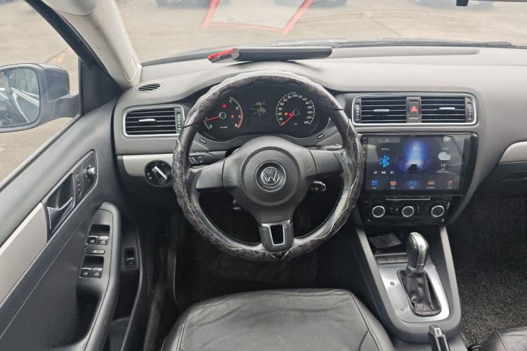 Used Volkswagen Sagitar 2014 1.6L Automatic Comfort Model Steering Wheel