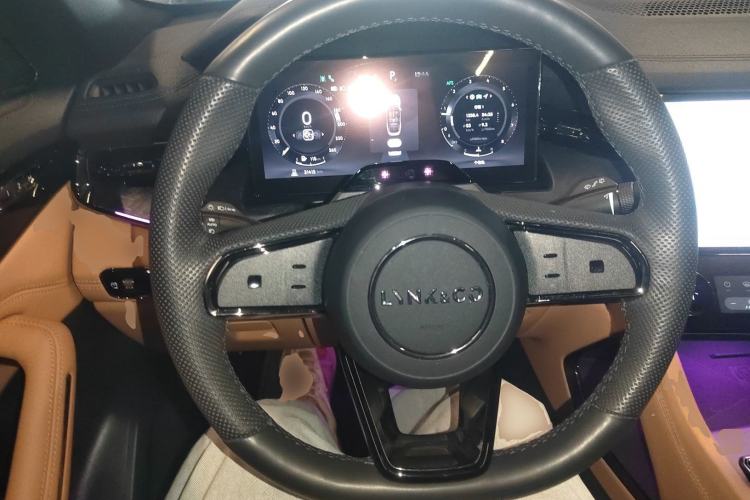Used Lynk & Co 09 2021 2.0T Halo Six-Seater

