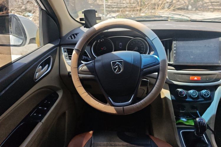 Used Baojun 730 2016 1.5L Manual Standard Version 7 Seats Steering Wheel