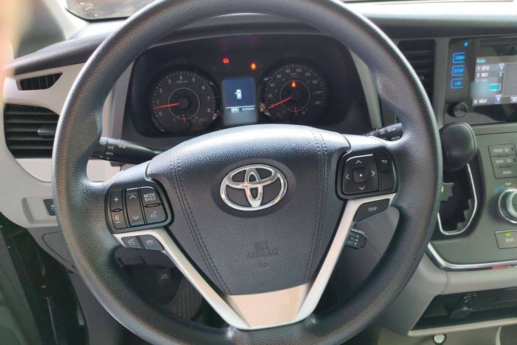 Used Toyota Sienna 2016 3.5L Two-Wheel Drive 7-Seater Parallel Import