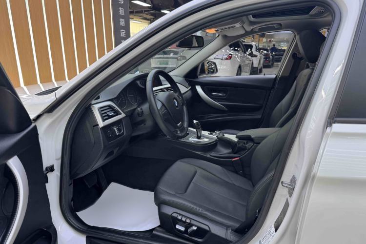 Used BMW 3 Series 2016 320i Fashion Model Interior 5