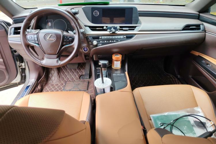 Used Lexus ES 2020 300h Premier Edition