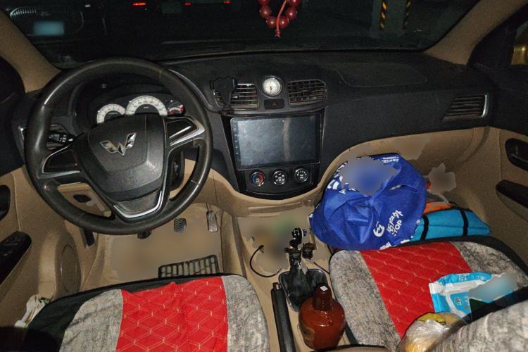 Used Wuling Hongguang 2013 1.2L S Comfort Model China IV Standard Center Console