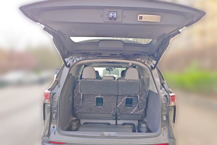 Used Toyota Granvia 2023 2.5L Hybrid Comfort Edition Trunk