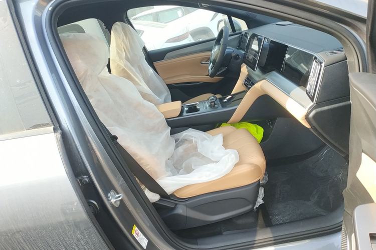 Used BYD Song L DM-i 2024 112 km Leading Edition
