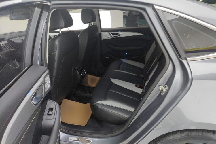 Used Roewe i6 MAX 2020 300TGI Automatic Cool & Stylish Skyroof Edition
