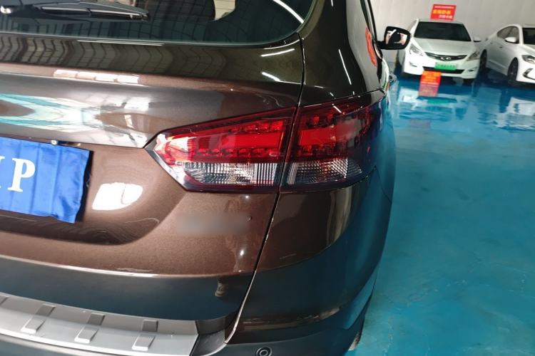 Used Dongfeng Aeolus AX7 2016 2.0L Automatic Zhiyi Trim Right Rear Taillight