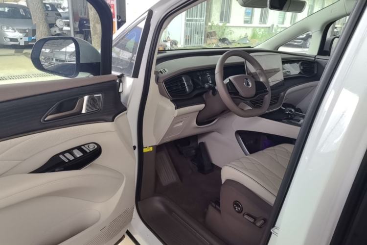 Used Denza D9 2022 DM-i 970 Four-Wheel Drive Flagship Model Driver Seat