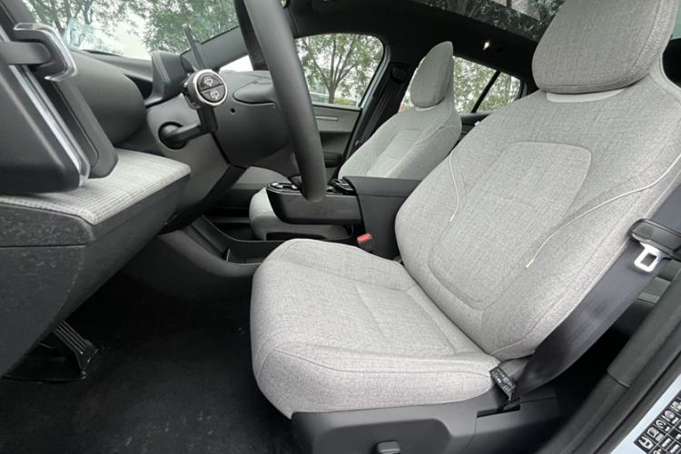 Used Volvo EX30 2025 Rear-Drive Long-Range Version Ultra