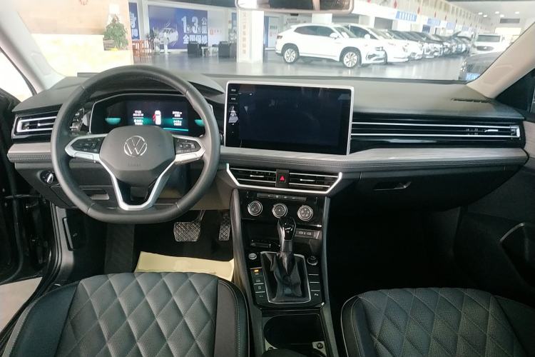 Used Volkswagen Sagitar 2023 300TSI DSG Excellence Edition Center Console