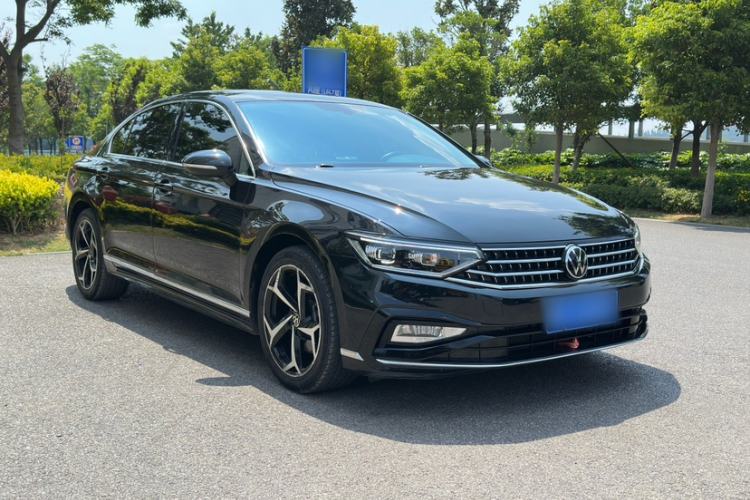 Used Volkswagen Magotan 2023 2 Million Units Limited Edition 330TSI DSG Leading Version
