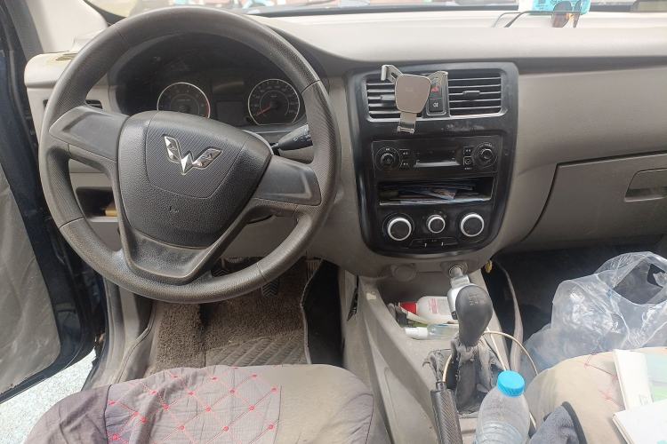 Used Wuling Rongguang V 2016 1.5L Practical Version