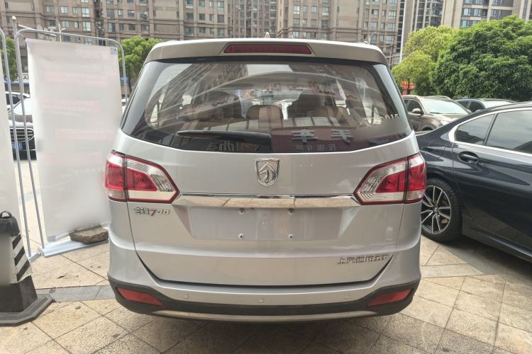 Used Baojun 730 2014 1.5L Manual Luxury Navigation ESP Version 7 Seats Rear