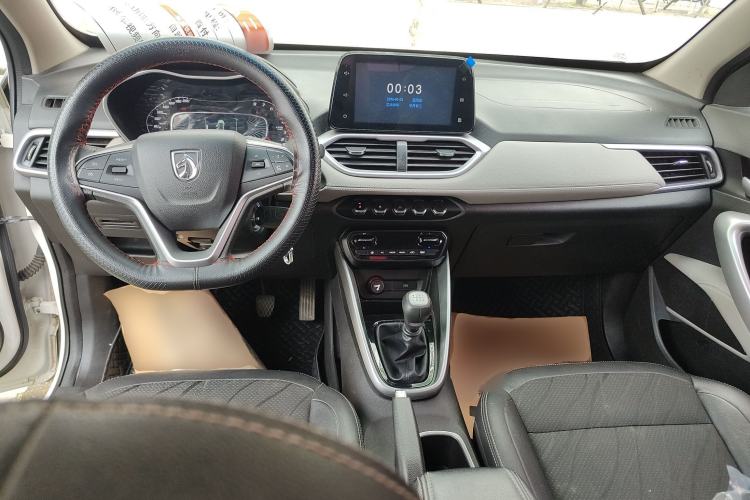 Used Baojun 510 2017 1.5L Manual Fashion Model Center Console