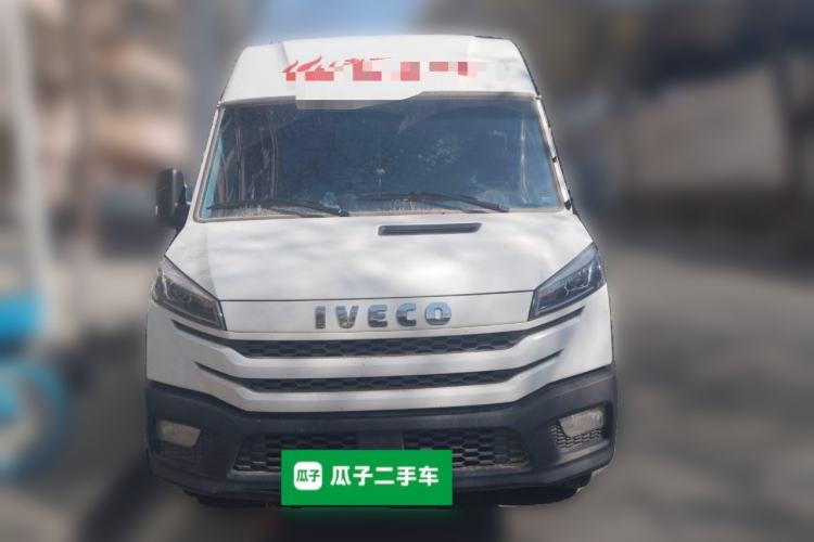 Used Iveco Daily 2023 2.5T A35M1 Short Wheelbase Low-Roof Single-Tire Side-Sliding Door 5-9 Seater
