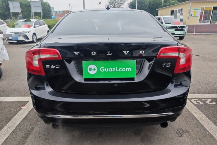 Used Volvo S60 2015 S60L 2.0T Zhiyuan Edition
