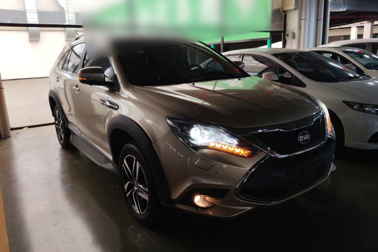 Used BYD Tang New Energy 2015 2.0T Four-Wheel-Drive Flagship Model Front Right 45 Deg