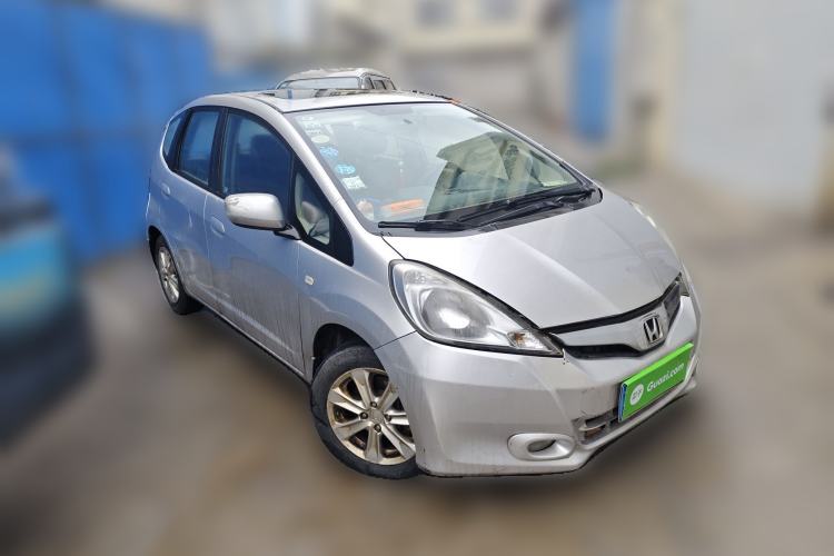 Used Honda Fit 2011 1.5L manual luxury version
