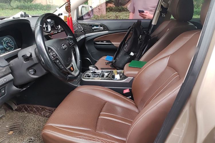 Used BYD Tang New Energy 2015 2.0T Four-Wheel Drive Luxury Model